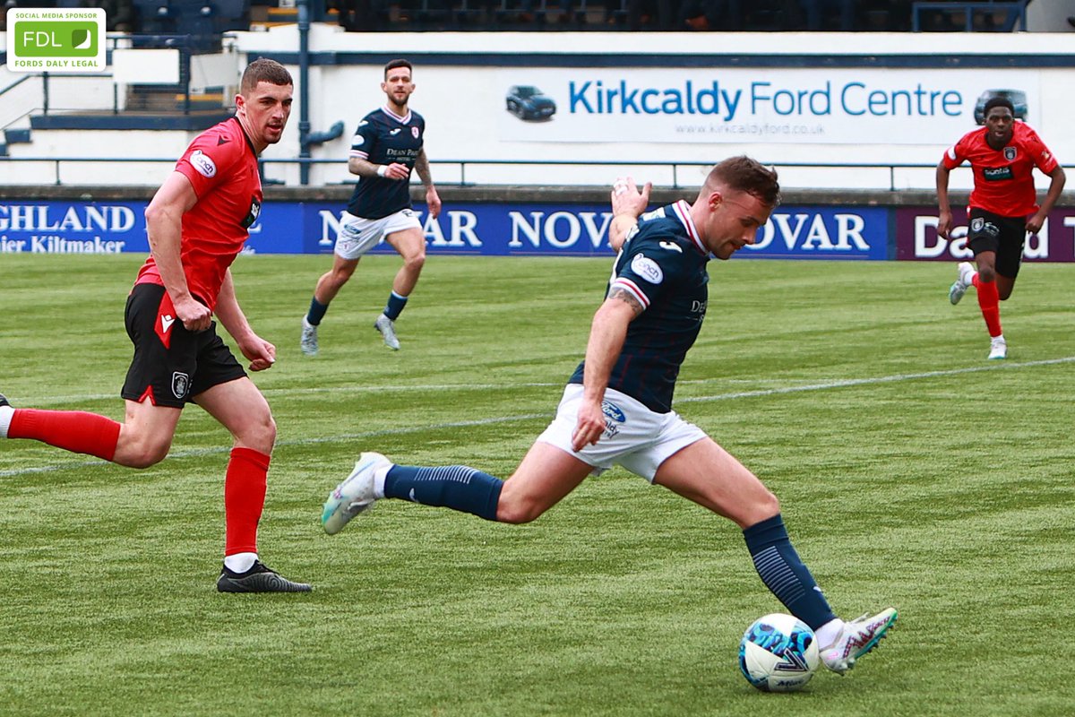 RaithRovers's tweet photo. Things you love to see:
Lewis Vaughan scoring a banger in front of a packed south stand 😍

📸 by Tony Fimister &amp; @nmurrayphotos https://t.co/0udKpDvLdy