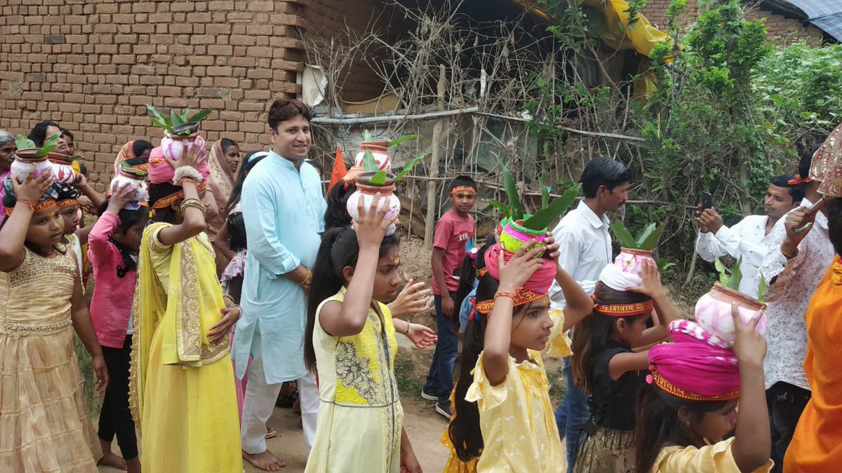 GauraavOffice's tweet photo. आज गृह ग्राम अंसेरा में श्री हनुमान जन्मोत्सव की उपलक्ष पर श्री शिव महापुराण कथा के आयोजन में कलश शोभायात्रा में सम्मिलित होने का सौभाग्य प्राप्त हुआ।🚩🚩
#ShivMahapuranKatha #Ansera https://t.co/frgs3pzbnh