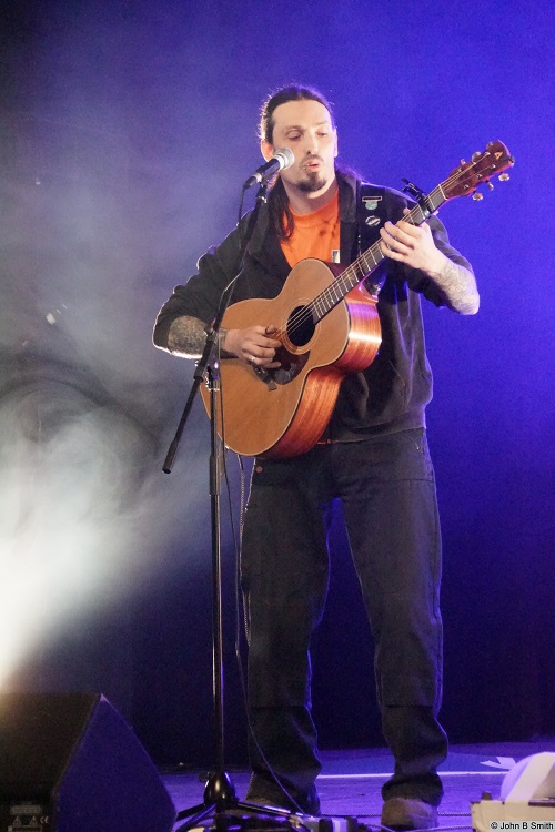 Change of Music Parlour guest tonight. Paper Circus postponed thru illness but Craig Sunderland has stepped into the breach. Also appearing - Steve Redshaw, Bob Cooper + Paul Monks of Yonderland. 7.30pm Harvester Inn, Long Itchington. Free admission - collection. (photo by JBS)