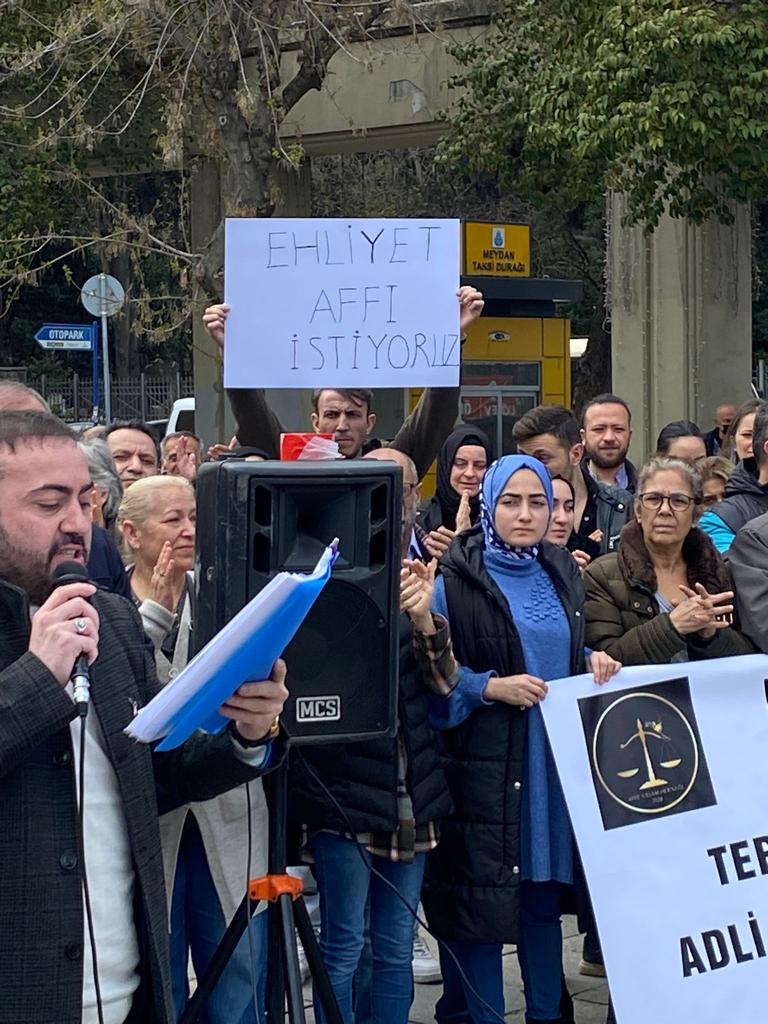 Muhamme95605233's tweet photo. EhliyetVarsa OyVar. Mağduruz.Duyan var mı sesimizi???
@celalettingvnc 
@ramazancan0071 
@yilmaz_ismet58 
@bybekirbozdag 
@iletisim 
@tcbestepe 
@hasandogan 
@fahrettinaltun 
@fuatoktay 
@avabdullahguler https://t.co/Cy8IA6TAdQ