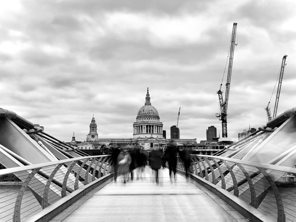 St Paul’s Cathedral from Millennium Bridge #london #stpaul #stpaulscathedral #milleniumbridge #thisislondon #clouds #thephotohour #photography #iphonography #shotoniphone #blackandwhite #monochrome