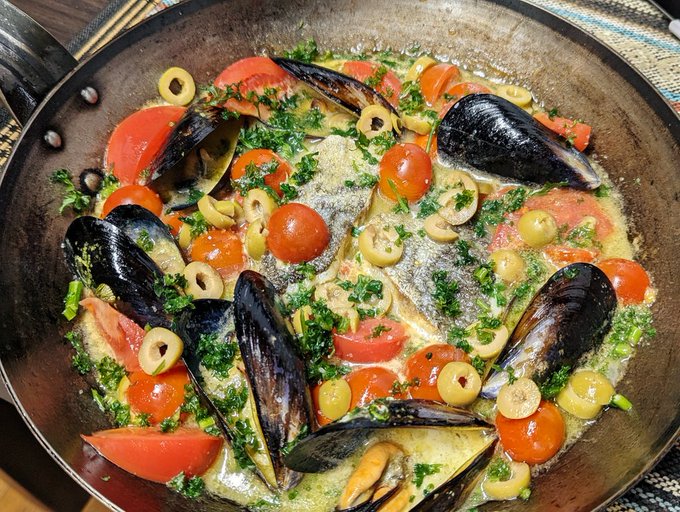 本日は「ベースブレッドを消費するためのアクアパッツァ」です。 