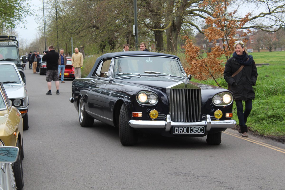 OctaneJames's tweet photo. First burst from this morning's #southsidehustle 
Some big 'uns (including the world's most long-awaited T-Bird debut thanks to @LUDENClassics ) plus a little 'un.
#southsidehustle #Wimbledoncommon #wackyracerscoffeeclub #londonclassics #classiccars #theyremeanttobedriven https://t.co/oIpSyzXQz9