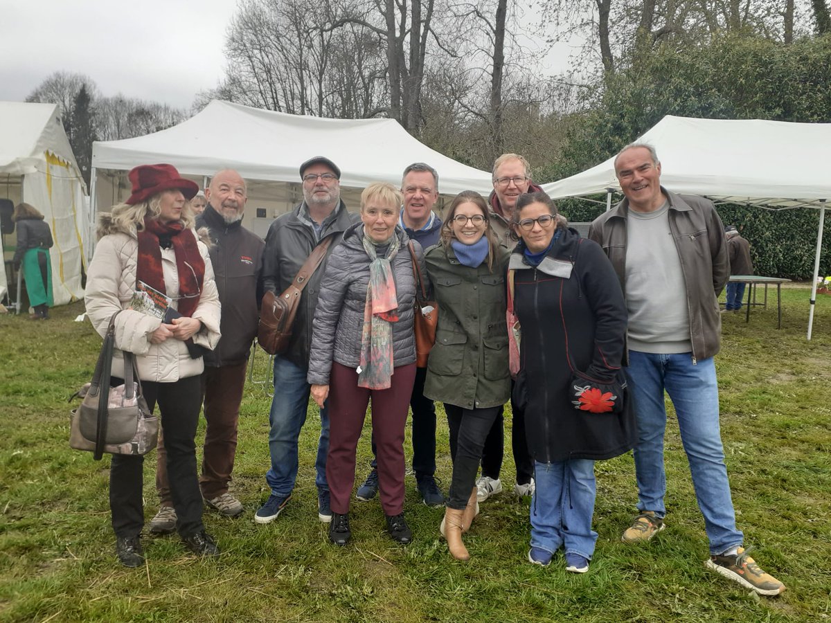 LREM78310's tweet photo. Aux cotés d'@auroreberge ce matin sur le terrain, à la fête des plantes organisée par le #Rotary de #Montfort_l_amaury #surleterrain https://t.co/j1kzHOLKea