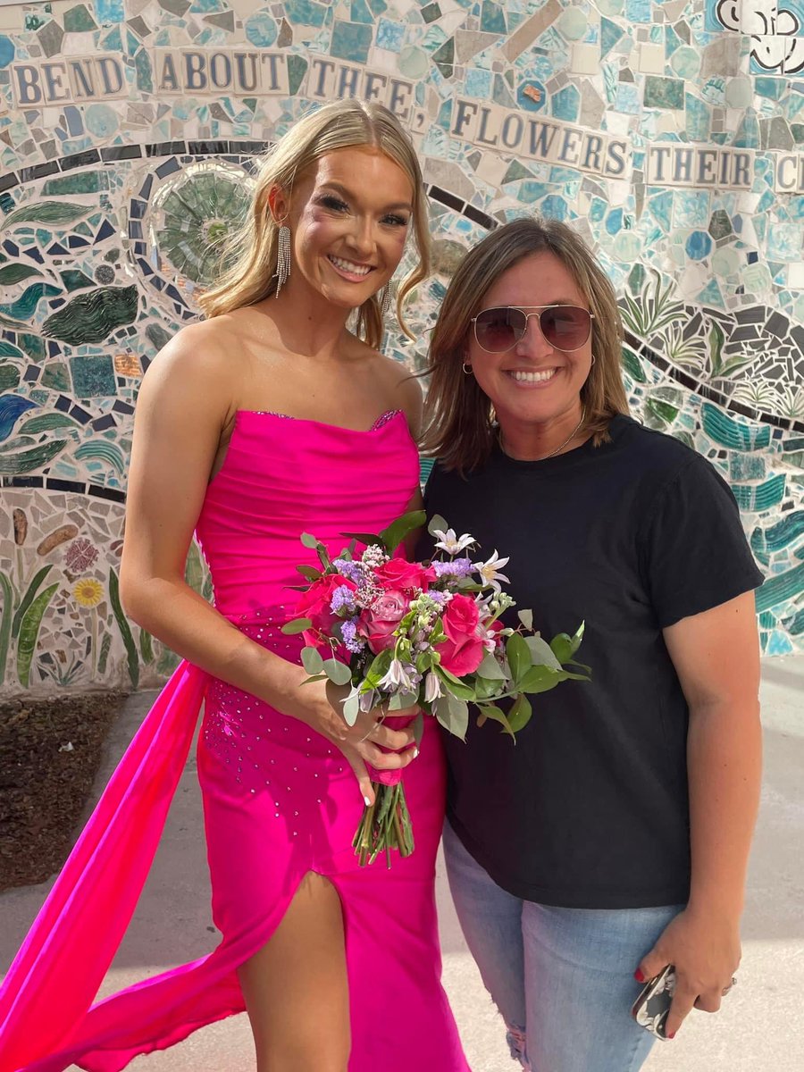 Nik_Booker's tweet photo. I’m gonna need time to SLOW down!!!!! Prom 2024 @sarakatebooker @normanbooker03 @MHSTiger https://t.co/fzoDws8fh2