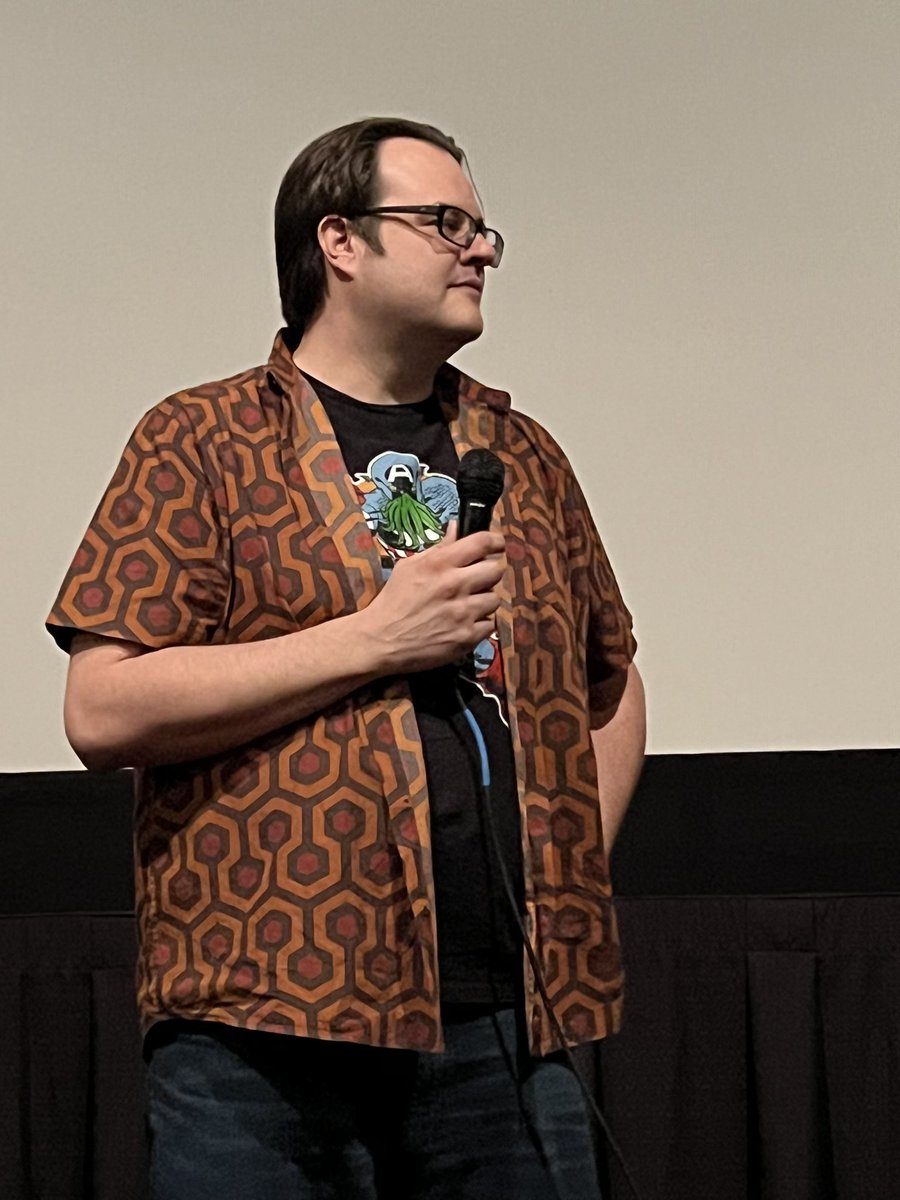 CBCCPodcast's tweet image. Chris presented two clips from Paper Girls &amp;amp; one clip from Halt and Fire, and broke his process down for the crowd.