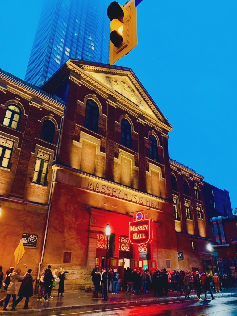 bleroux59's tweet photo. #MasseyHall #Toronto https://t.co/keA79JDMZp