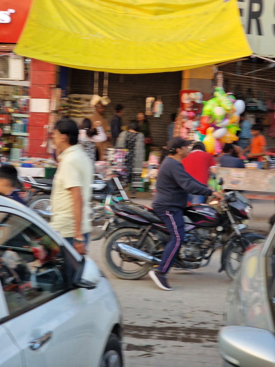 gashicommon's tweet photo. @ArvindKejriwal 
@OfficeOfMLAGK 
@BJP4India 
@BJP4Delhi 

Delhi a modern state. See dwarka sector 6.

All illegally occupier by Hawkers from other states. Vote bank of AK420. https://t.co/eSCSB1xo9e