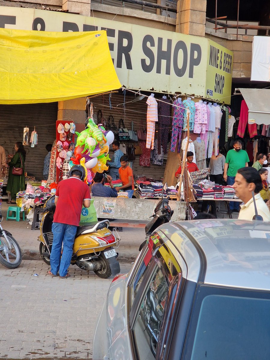 gashicommon's tweet photo. @ArvindKejriwal 
@OfficeOfMLAGK 
@BJP4India 
@BJP4Delhi 

Delhi a modern state. See dwarka sector 6.

All illegally occupier by Hawkers from other states. Vote bank of AK420. https://t.co/eSCSB1xo9e