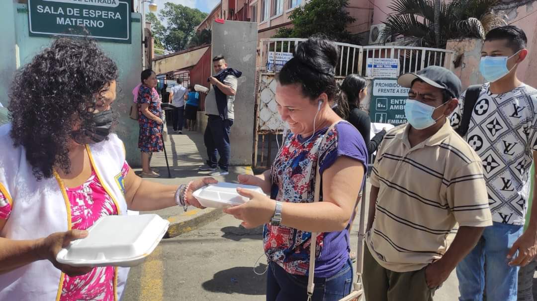 mensajeros_la's tweet photo. @mensajerosdelapazhn ayuda en Honduras
a los que más lo necesitan, con alimentación, ropa y calzado, juguetes,
revisiones médicas... Gran parte de su población vive en
situación de pobreza extrema. Necesitamos tu ayuda para seguir ayudando
https://t.co/y3Q4rNHBat https://t.co/rqoN2u8tNs