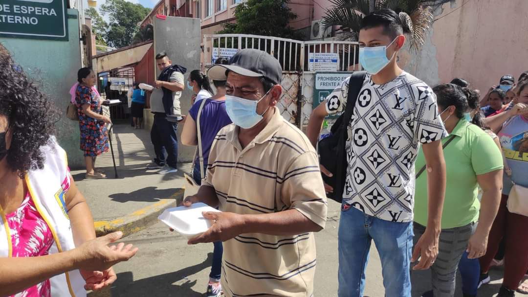 mensajeros_la's tweet photo. @mensajerosdelapazhn ayuda en Honduras
a los que más lo necesitan, con alimentación, ropa y calzado, juguetes,
revisiones médicas... Gran parte de su población vive en
situación de pobreza extrema. Necesitamos tu ayuda para seguir ayudando
https://t.co/y3Q4rNHBat https://t.co/rqoN2u8tNs