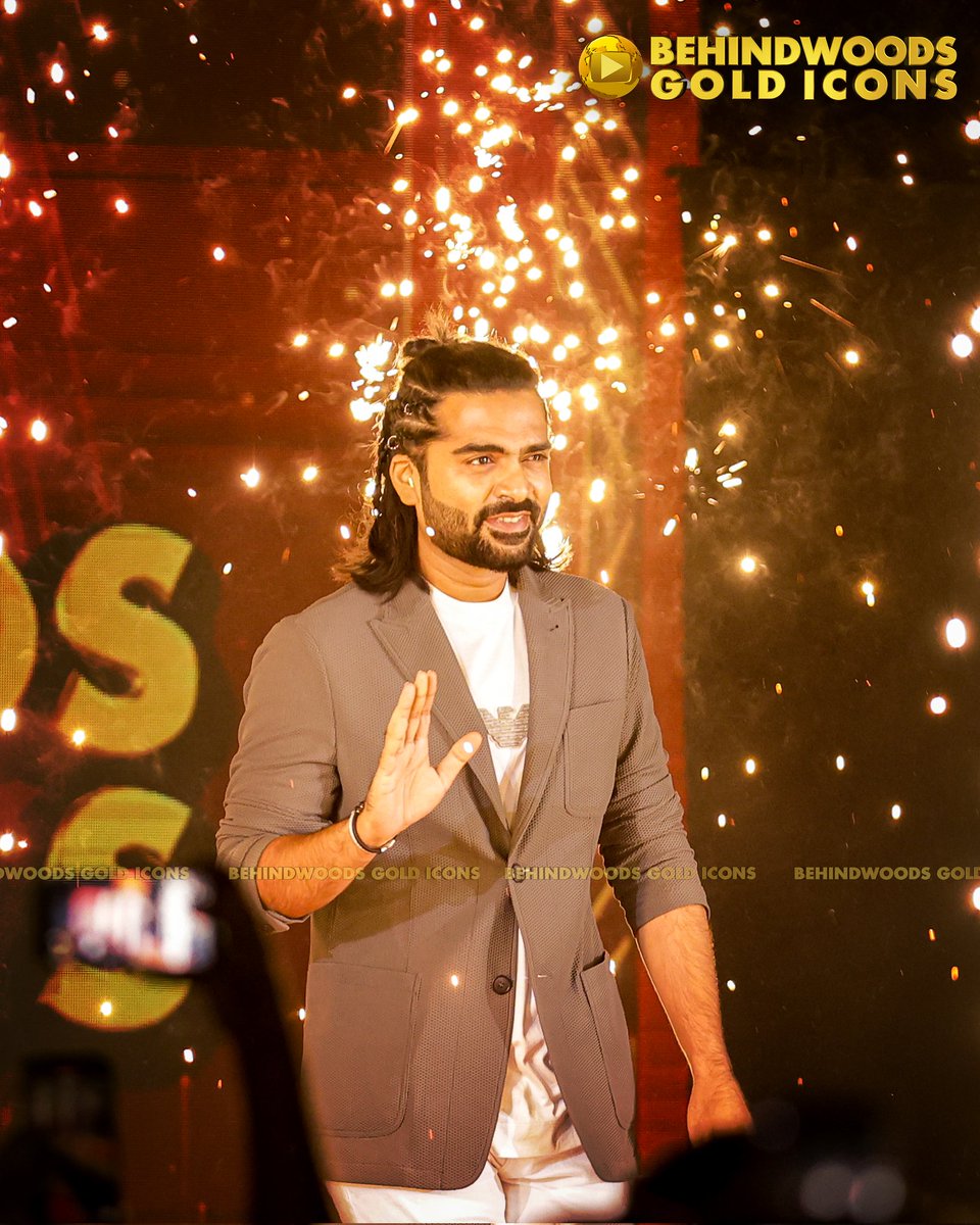 behindwoods's tweet photo. Osarattum Pathu Thala💥🔥

STR at #BehindwoodsGoldIcons

Photography Partner : @zerogravityfoto

@YakultIndia @TravelGTH @SunlandOil @udhayakrishghee @ACKOIndia @AdyarSydney @twinbirdsonline @MirchiTamil983 https://t.co/2HKeknr5kM