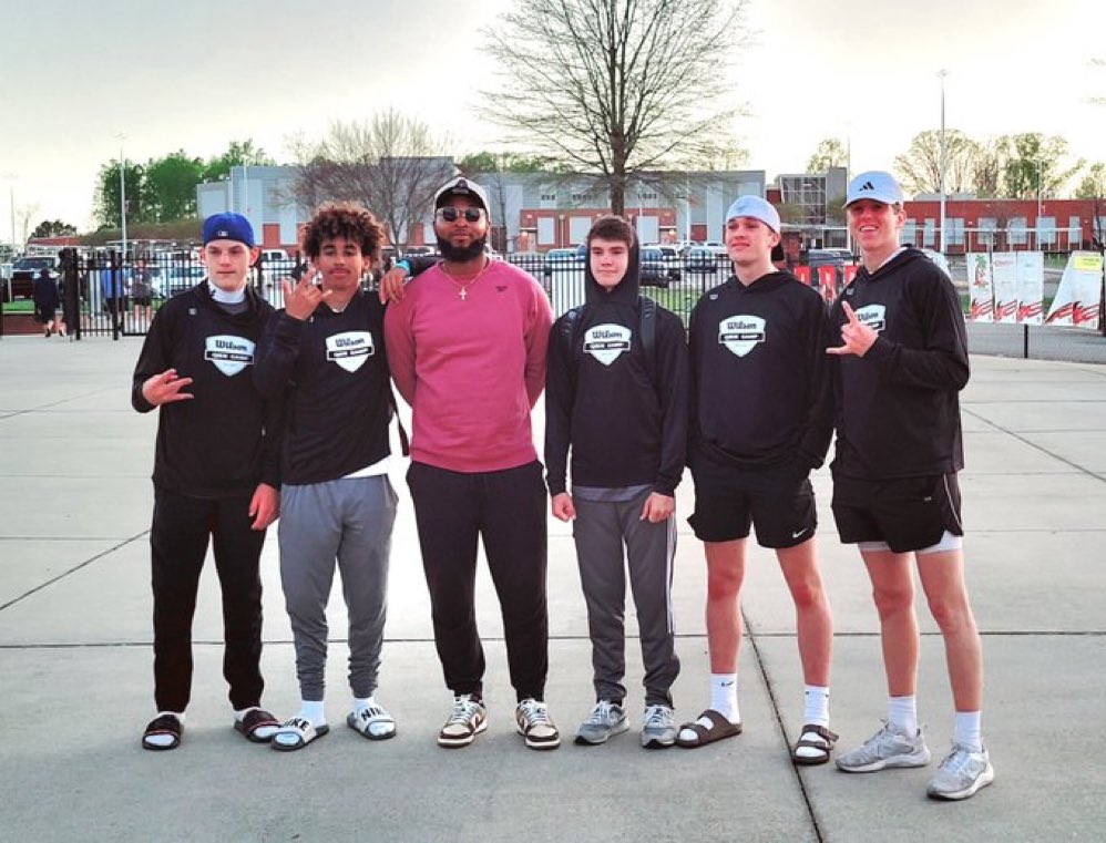 🤟🏾buntu‼️‼️ DGQBD krew‼️@WilsonFootballQBX camp
📍Charlotte, NC