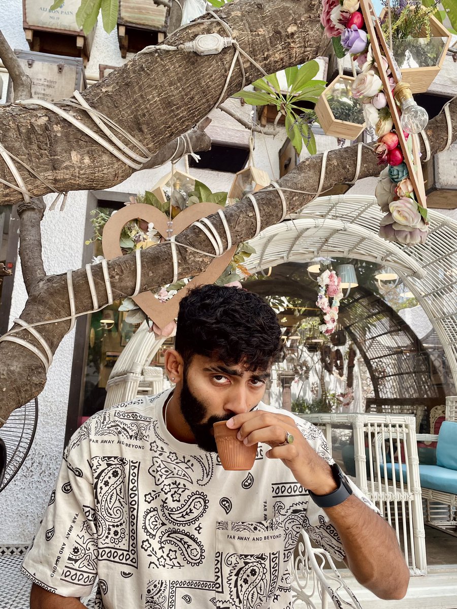 akashmishra_4's tweet photo. When in Lucknow, you gotta sip on some Kullad chai! ☕🤍
#metime #exploringculture #kulladtea #unwind #akashmishra https://t.co/lDOfjxrRXZ
