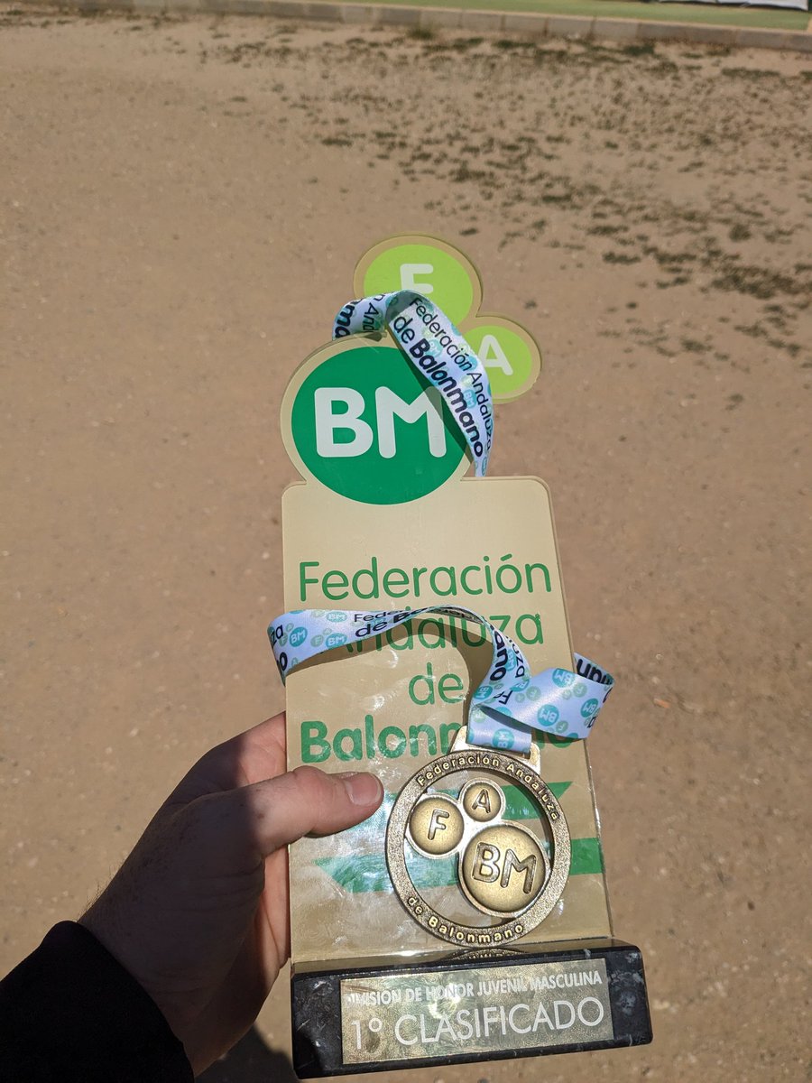 danibanezmartin's tweet photo. Un año entre ambas fotos. Te esperaba, sabía que ibas a llegar. Seguiremos valorándote... #FE https://t.co/4JGQXc18sC