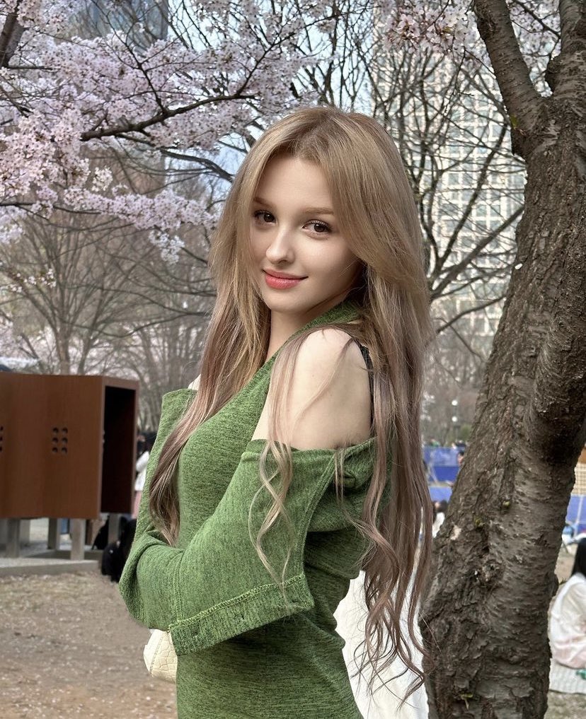 elina__422's tweet photo. Picnic with my lovers for cherry blossom 🌸
벚꽃 피크닉 보러왔어요🤍 https://t.co/WGro8pTYPI