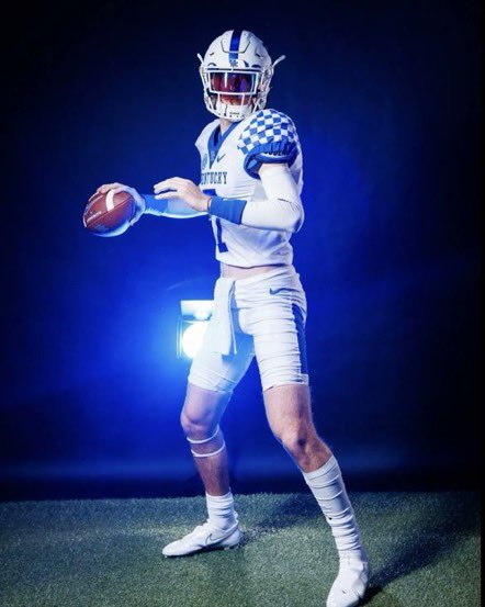 CB1_TheFiend's tweet photo. 🚨PREDICTION🚨

2025’ 5🌟 QB Cutter Boley

@sorkness_troy-KENTUCKY
@cb1_thefiend-KENTUCKY

#2 ranked QB in the 2025, also from Lexington, KY‼️👀

58/63🔮 https://t.co/58tpbiUb95