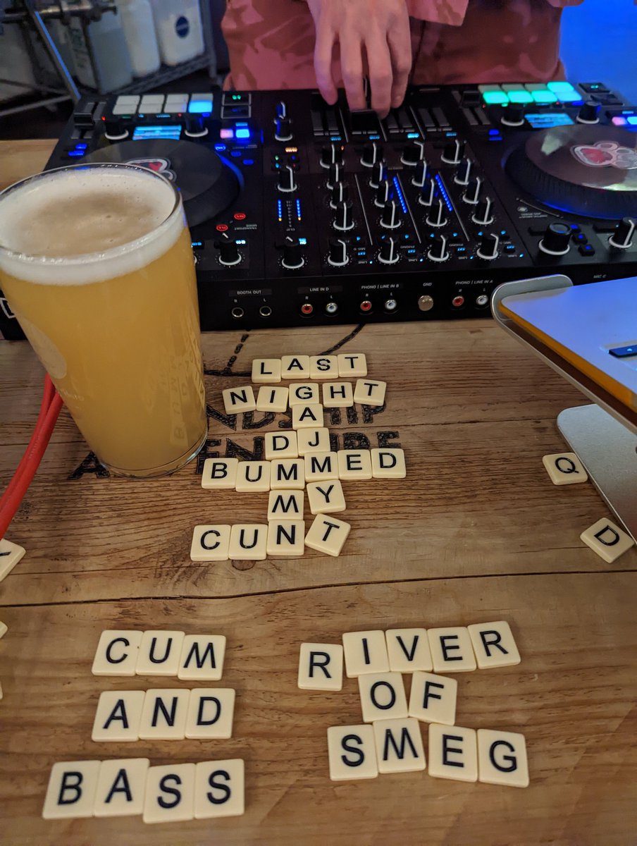 iboopthings's tweet image. Fantastic birthday party for @foxsoup

Love you, bro. X 

The only photos I managed to take, tactfully not capturing the birthday boop. &amp;gt;&amp;lt;