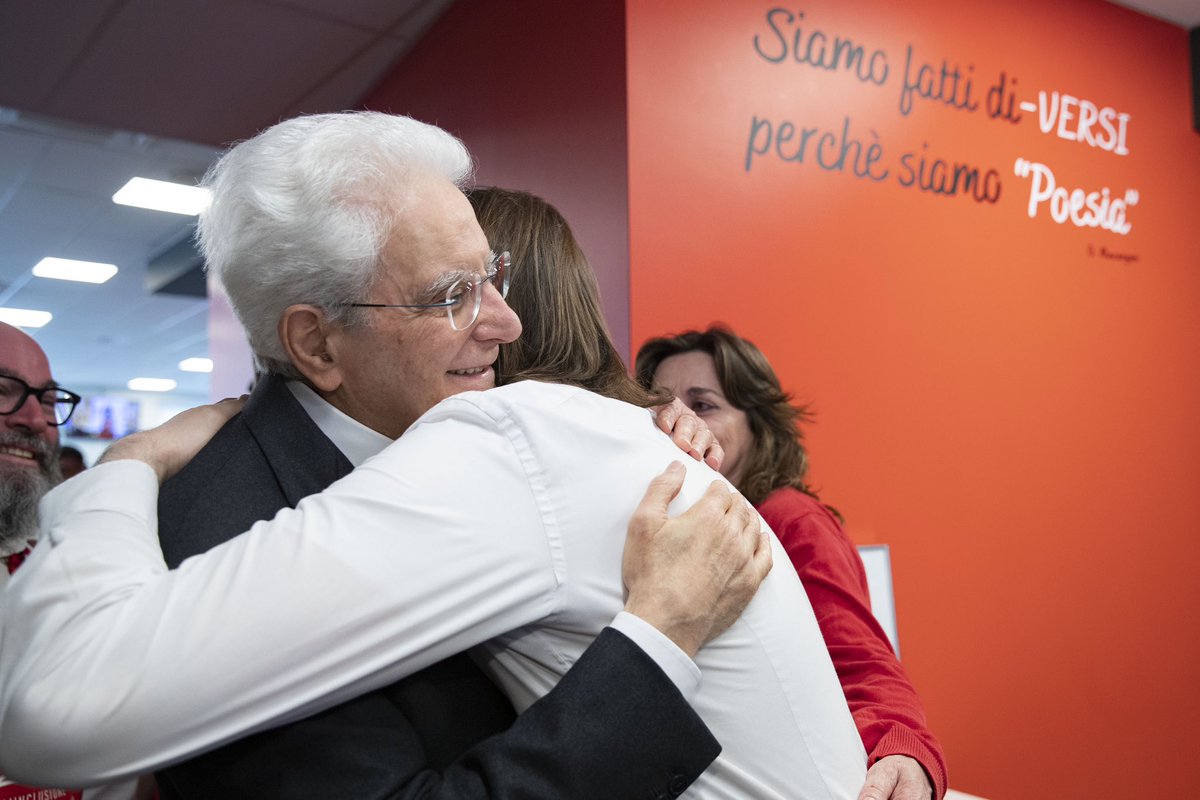 Quirinale's tweet image. Il Presidente #Mattarella, nella giornata mondiale della consapevolezza sull' #autismo, ha inaugurato a #Monza la nuova sede di “#PizzAut”, pizzeria inclusiva in cui lavorano ragazzi autistici
Il video: youtu.be/RqrwW5wsV6o