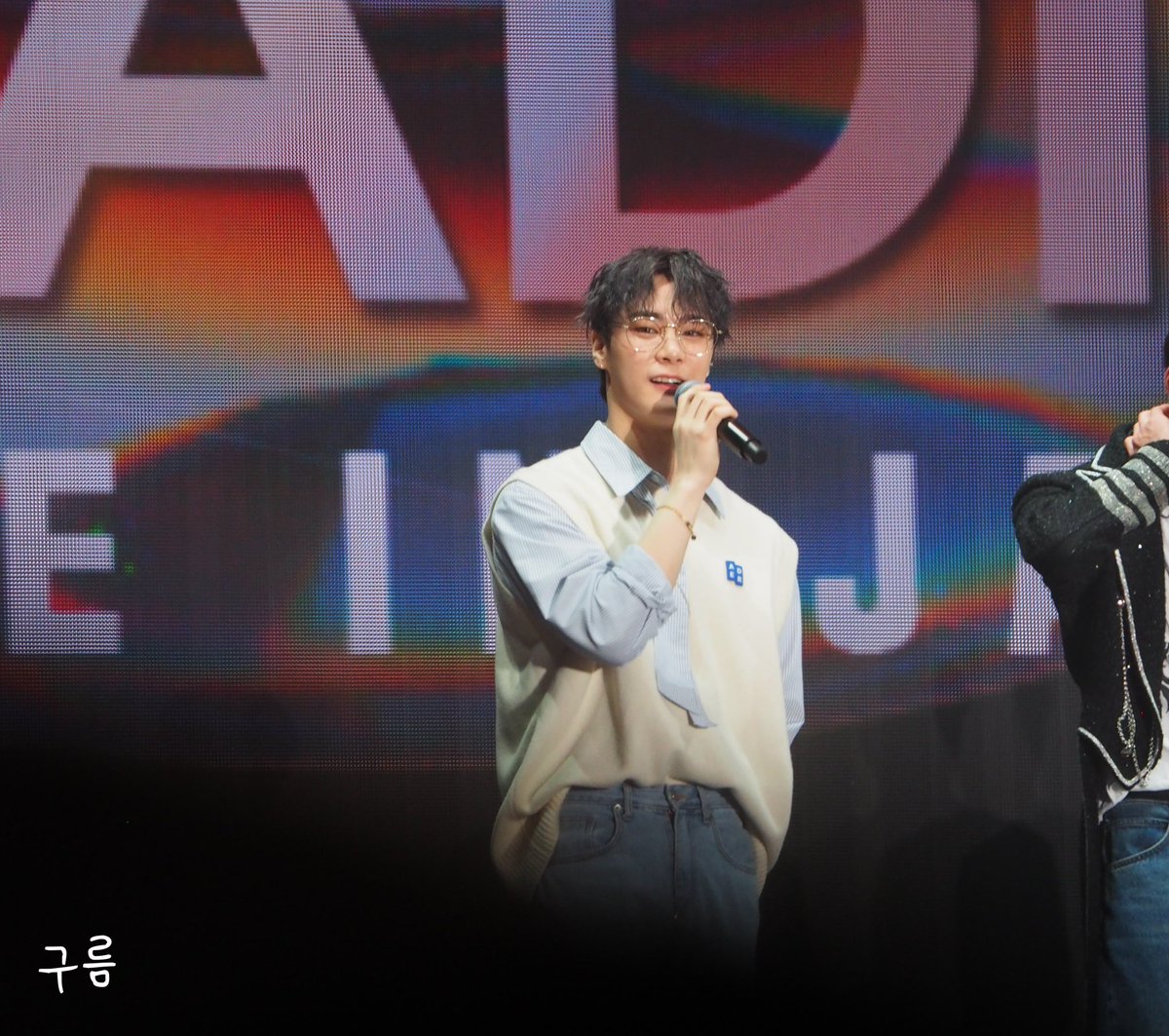moon_astro__'s tweet photo. 20230402
IDOL RADIO

#아스트로  #ASTRO
#문빈　#산하 #ムンビン #サナ #MOONBIN_SANHA
#IDOL_RADIO_LIVE_IN_JAPAN https://t.co/cs5FzK7VqE