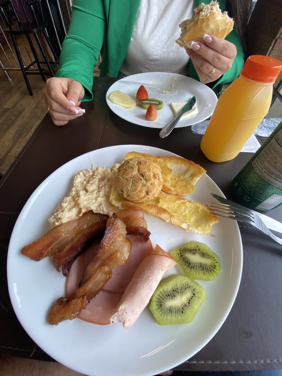Iiberdadeeofoco's tweet photo. Bom-dia !!! Bom domingo!!! @ArielaIzadora s2 https://t.co/chtMweHo4N