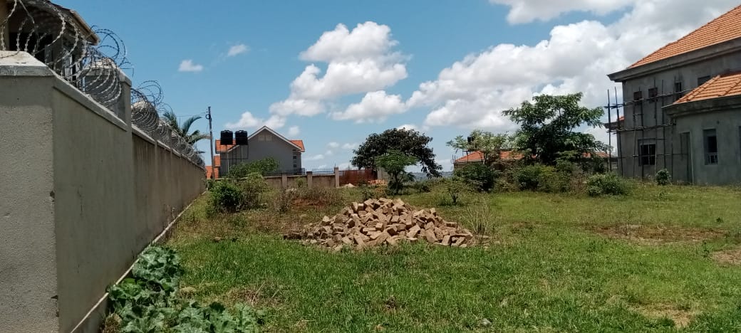 shukranproperty's tweet photo. ❤️HILL VIEW PLOTS FOR SALE.
📌 #30decimals for sale location in #Seguku #Katale, #Entebbe road around prayer mountain , Selling Price. #170m ugx (last price)..
Call 0706592177 https://t.co/SJ07YnmCZd