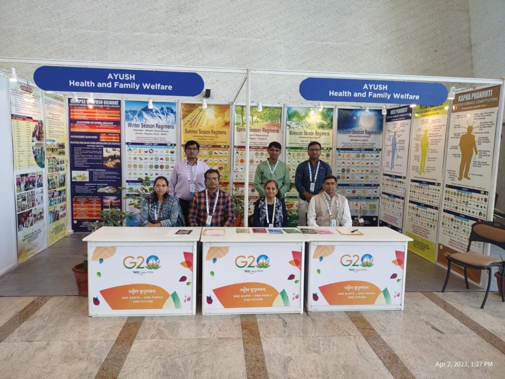 rambshukla's tweet photo. @moayush @DrMunjparaBJP @PMOIndia @narendramodi @sarbanandsonwal @vaidyakotecha @PIB_India @PIBAYUSH @mygovindia @AmritMahotsav @CMOGuj With Hon. Director, AYUSH, Gujarat, Dr. Chetna Jani madam https://t.co/r29prjojlk