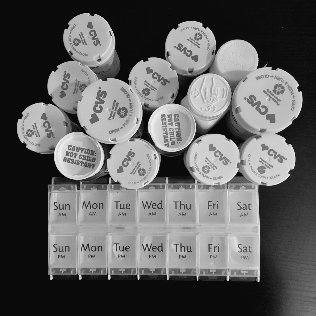 johnniejae's tweet image. It&apos;s Sunday! Some people meal prep, I pill prep 🤣

#spoonielife #lupusproblems