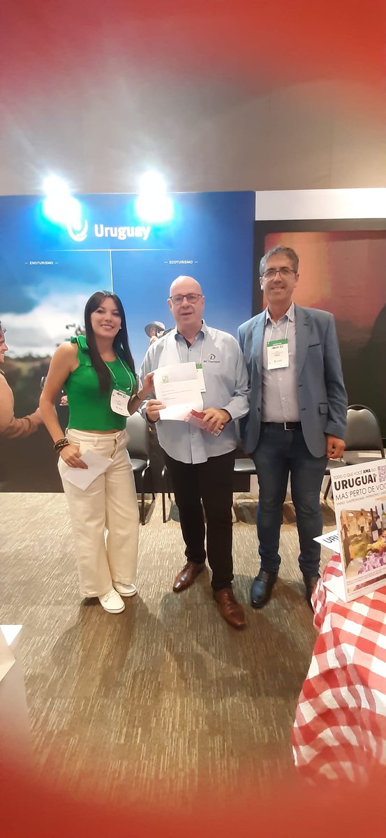AsociacinTurst1's tweet photo. Ayer termino la. Segunda jornada de #ugart en #PortoAlegre, en el marco de las rondas de negocios se atendieron agentes de viajes y se entregaron premios de estadías y almuerzos. https://t.co/9P9wZY5aRC