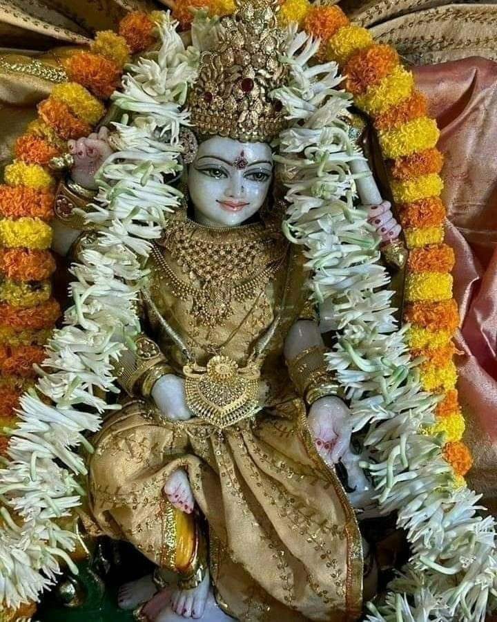 माँ बगलामुखी आप सभी पर अपनी कृपा और आशीर्वाद बनाए रखें। जय माँ बगलामुखी।