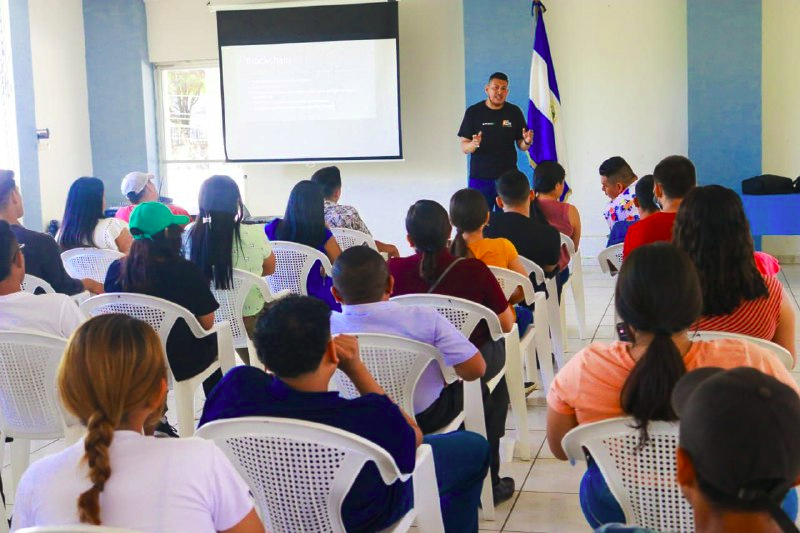 MyFirstBitcoin_'s tweet photo. Del total, 𝟰𝟬𝟬𝟬 𝗲𝘀𝘁𝘂𝗱𝗶𝗮𝗻𝘁𝗲𝘀 pertenecen a la #BitcoinGira Usulután.
Este ha sido un gran esfuerzo que emprendimos al oriente del país junto a @Hector_ValleSV y la Gobernación de Usulután 🫡👏💯
Así, recorrimos 𝟮𝟯 𝗺𝘂𝗻𝗶𝗰𝗶𝗽𝗶𝗼𝘀 𝗲𝗻 𝟮𝟰 𝗱𝗶́𝗮𝘀! https://t.co/E2REZd3iyW