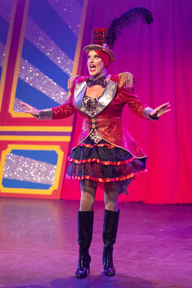 danwilliambell's tweet image. ‘Have you ever seen such a sparkly Fanny’ - Loved having @RealFannyGalore as ‘Fanny the Lion Tamer’ in our production of ‘Goldilocks and the three Bears’ at @harlowplayhouse