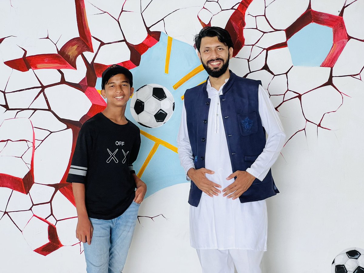 tabibmahmud1998's tweet photo. From street to stardom, friendship knows no boundaries.
#rana #tabib #success https://t.co/2RwyLYmawo