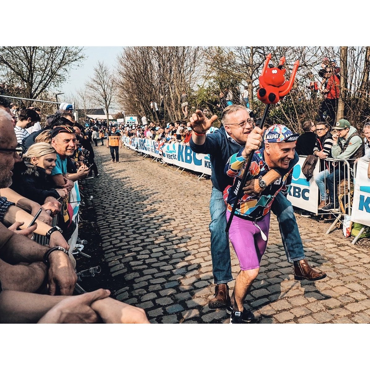 Charliee1972's tweet image. 4 years ago at the biggest party I&apos;ve been to! #kwaremont #flandersclassics #RVV