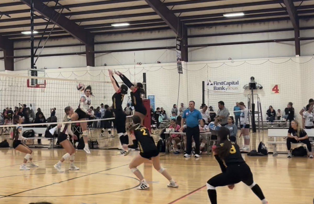 T3Carpenter's tweet photo. Representing Abq, NM Went 3-0 yesterday, looking to do the same today. Let’s go get that bid❗️Go Rebels‼️#ARVCSTRONG https://t.co/X0pRvTWLzP