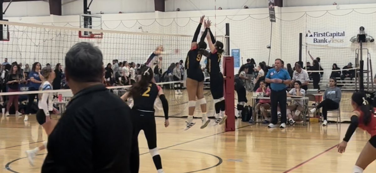 T3Carpenter's tweet photo. Representing Abq, NM Went 3-0 yesterday, looking to do the same today. Let’s go get that bid❗️Go Rebels‼️#ARVCSTRONG https://t.co/X0pRvTWLzP