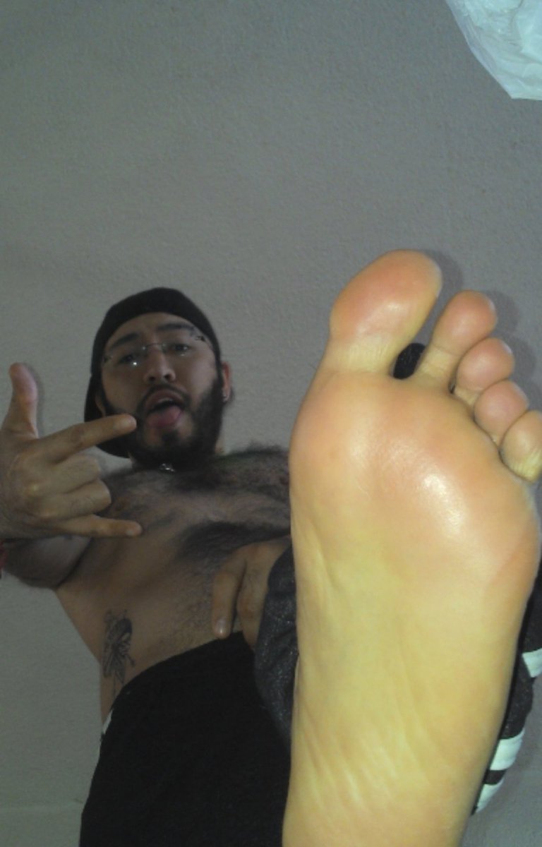 fenixcaotico's tweet photo. #feetfethish #feetfetiche #feetfinder #feetpic #pieshombre #hayri https://t.co/rTHj71MJ3e