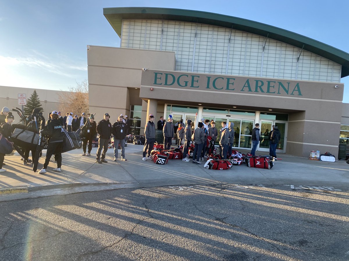 Good work by ⁦<a href="/usahockey/">USA Hockey</a>⁩ National Quarterfinal games at 8 and 815 and no one here to open the rink 45 minutes before it starts.