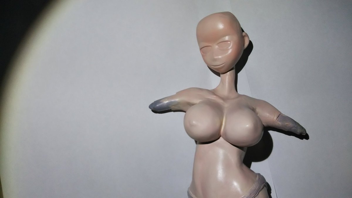 「女体を塗り始めました。冬の間放置してしまったのでまだ髪が完成してないんですけどね」|かぷちぃののイラスト