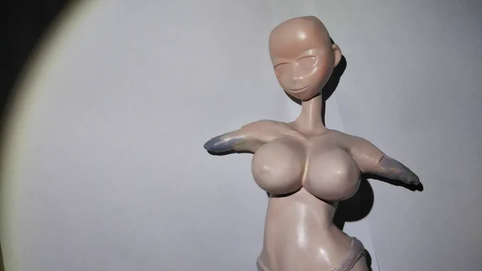 女体を塗り始めました。冬の間放置してしまったのでまだ髪が完成してないんですけどね。 