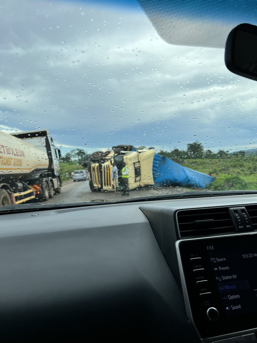 pgadenya's tweet photo. Accident on Jinja Road holding traffic between Iganga and Jinja https://t.co/4EocaIW5UQ