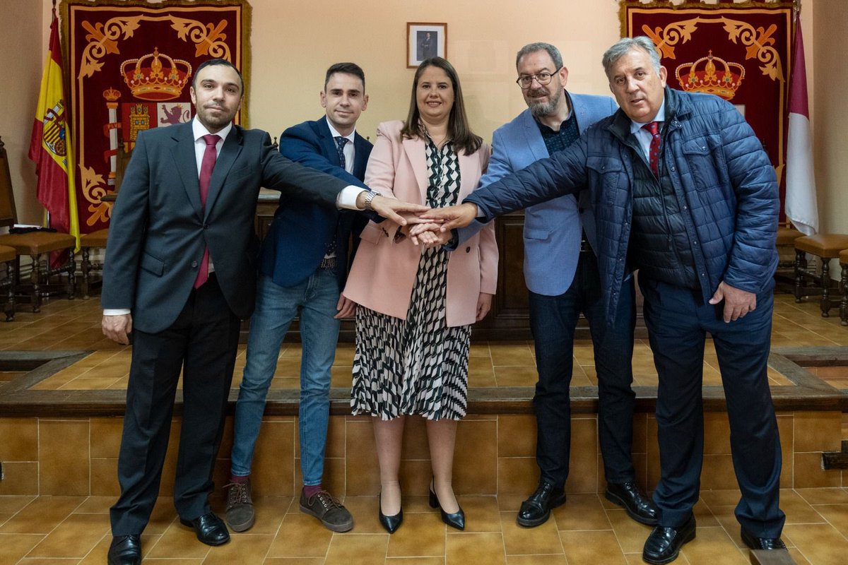 eroblesg1972's tweet image. 🤝 Hoy hemos sellado este acuerdo histórico. 

Desde el gobierno de @garciapage cedemos la infraestructura necesaria para que esto ocurra, con el convencimiento de que es lo mejor para todos los vecinos y vecinas de Humanes. Gracias por tu compromiso @Jose_Salinas_ 
👏🏻Enhorabuena