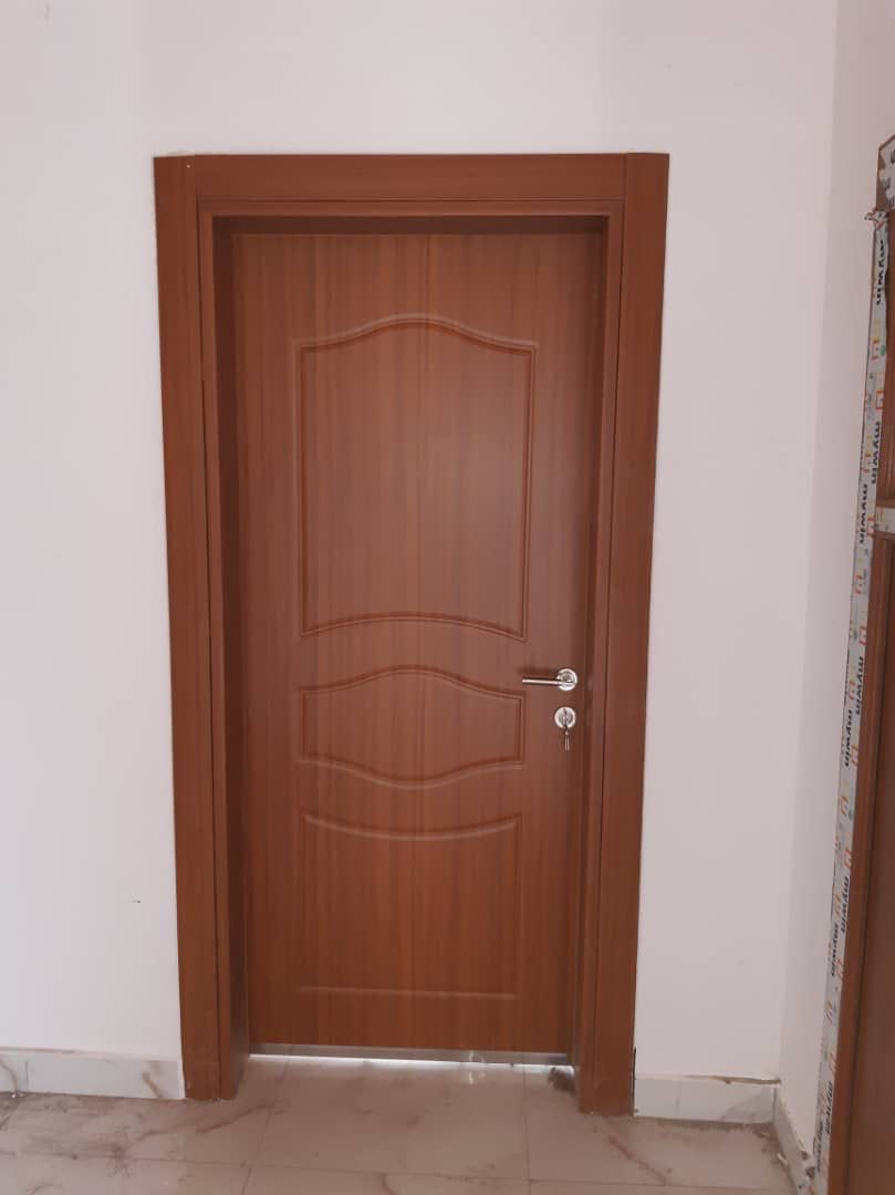 Lfdoorconcept's tweet photo. Get our full composite bedroom doors TODAY!
✅100% water resistant
✅Anti-termite
✅Anti-Bacteria
✅Free Door installation
✅Free Door Delivery
✅No maintenance needed
Contact us at +220 2933015 or +220 3312434
#lfcontehdoorconcept #gambia #bestseller #teamworkmake https://t.co/xE68ED0aRO