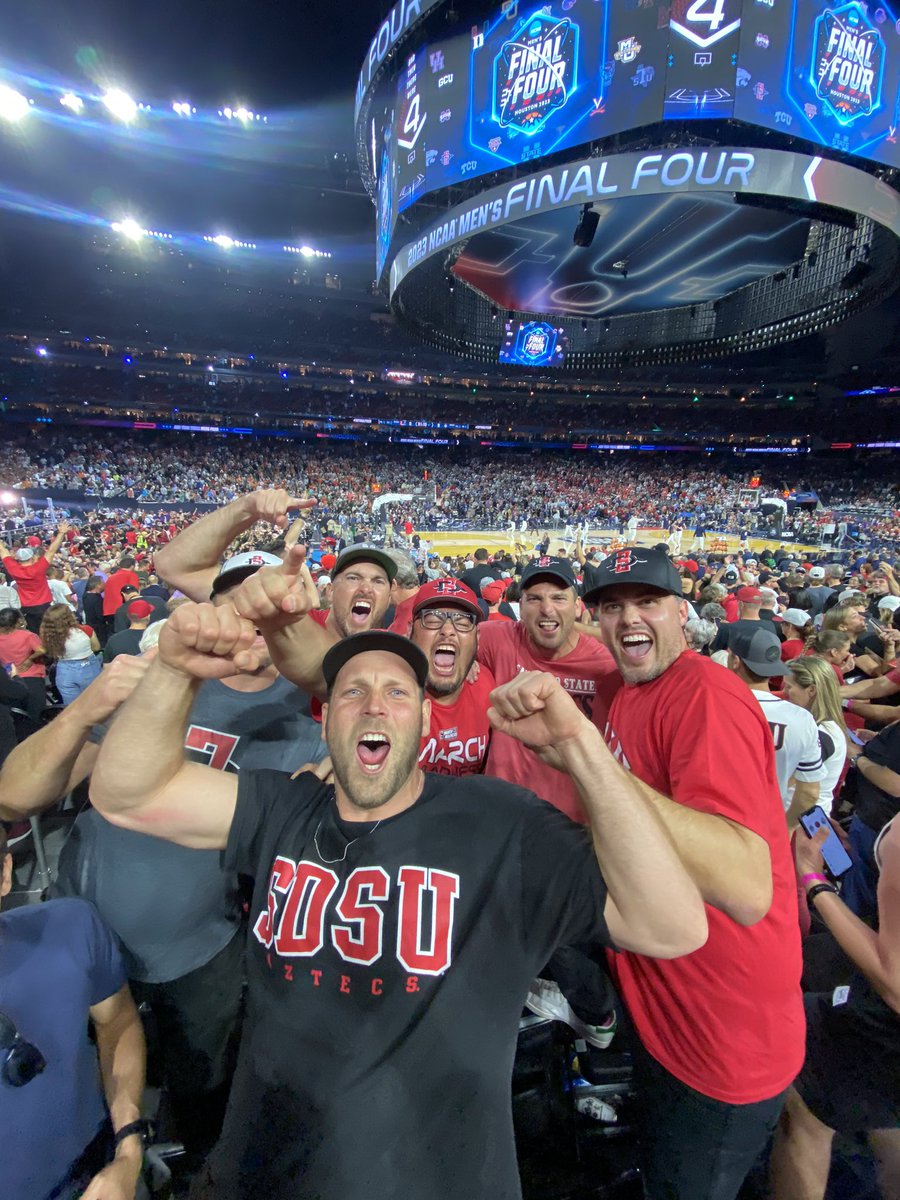 brockovadahills's tweet photo. Memories that will last a lifetime! #GoAztecs https://t.co/Sym1WuQk6v