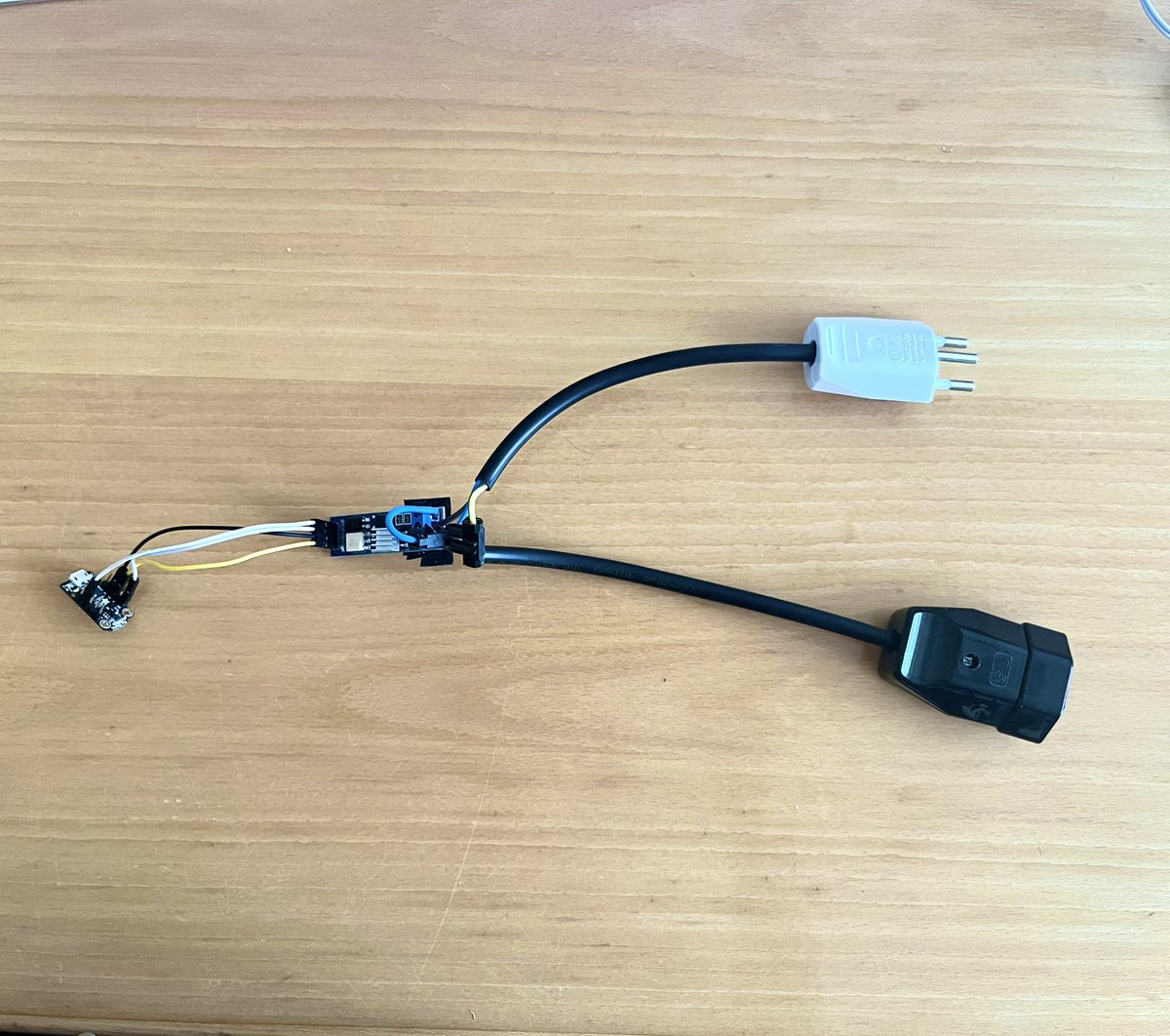 Kinky power cord prototype. (Maybe still a bit dangerous without a protection case. But it works fine in dry environments.) ⚡️☠️