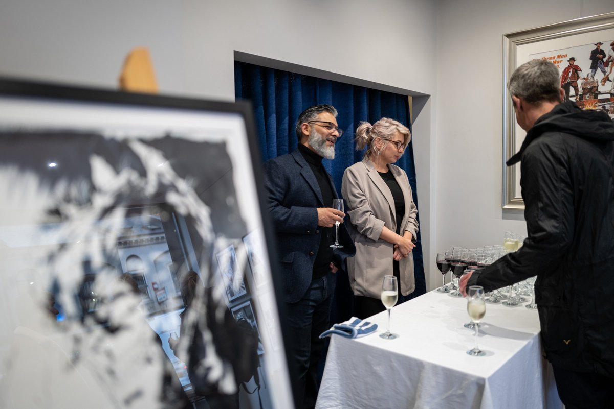 Jock4twenty's tweet photo. A huge thanks to everyone that came out to the opening of the Batman: ONE DARK KNIGHT exhibition at The Panel Gallery…. It was brilliant to see so much support, and extra thanks to Jeff Chahlal and his team for their hospitality and wonderful gallery space. #batmanonedarkknight https://t.co/PKX3tKIPUZ