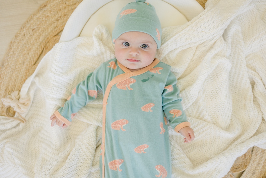 Our gowns are equipped with built-in scratch mittens and snap buttons down the front. The bottom of each gown is open but scrunches up, keeping your baby cozy and making diaper changes easier.

Right now buy one gown, and get a free hat while supplies last catanddogma.com