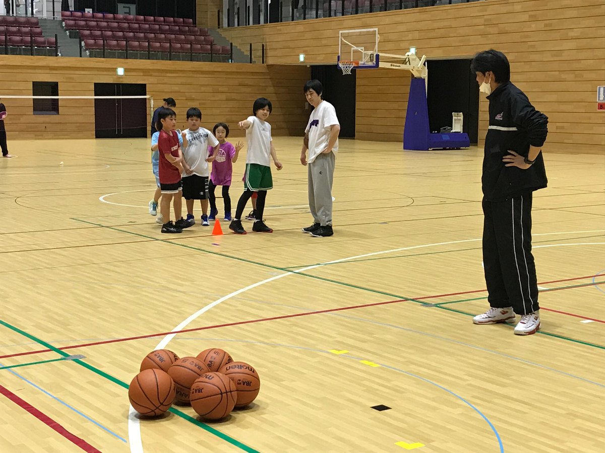 firebonds's tweet photo. /
#BリーグHope #そなえてバスケ🏀
\
クラブ防災アクション #9thweek は、#ディフェンスアクション を16回実施しました⛹️♂️⛹️♀️
写真は楢葉町の子供たちを対象に実施している、バスケットボール教室にて行ったBosai 3pointの様子です!
詳細▶︎https://t.co/UfVN8e1IRt
#firebonds https://t.co/psRpE7xx3K