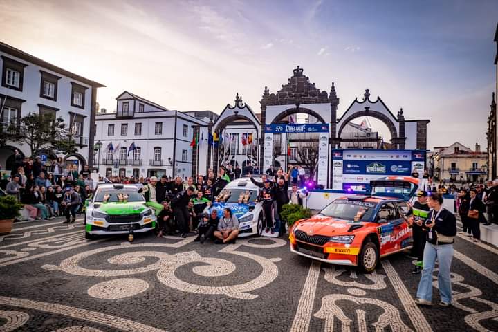 RaceSeven.com tweet media