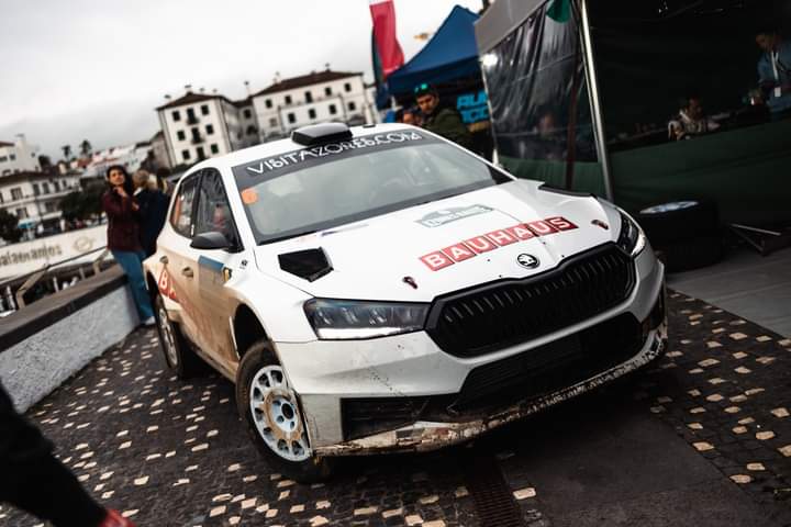 RaceSeven.com tweet media